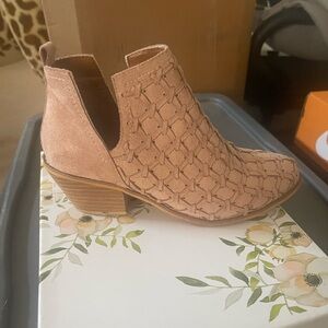 Mi.iM Textured Pink Ankle Booties